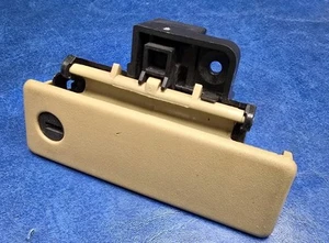 2005-2009 FORD MUSTANG GLOVE BOX LATCH TAN OEM NO KEY - Picture 1 of 5