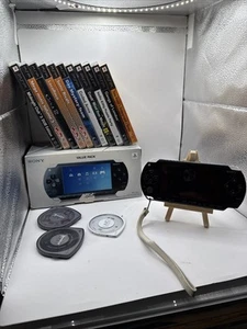 Sony PlayStation PSP-1004 Value Pack Black incl. 14 giochi - confezione originale - Foto 1 di 5