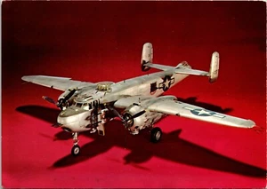 Model WWII North American B-25 Mitchell by William Harney Smithsonian Postcard - Imagen 1 de 2