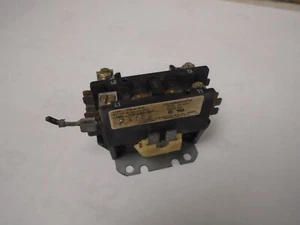 Products Unlimited 3100-15Q1419L HQ1050839PU 24VAC 50/60Hz - USED - Picture 1 of 2