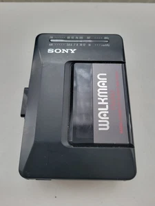 Radio casete personal Sony Walkman WM-F2015 de colección - REPUESTOS DEFECTUOSOS REPARACIÓN - Imagen 1 de 7