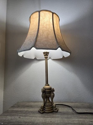 Elegant Neoclassical Empire Style Table Lamp – Lion Monopodia – Made in 2003 - Image 1 of 4