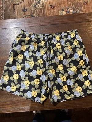 Bañador XL Pusser’s West Indies para hombre fondo negro con patrón de follaje Foto 1 de 4