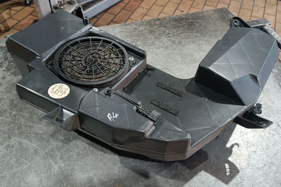 Original Audi A4 B6 Haut-Parleur Subwoofer 8E9035382 - Photo 1/4