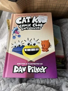 Cat Kid Comic Club: Influencers: A Graphic Novel (Cat Kid Comic Club #5) Hardcov - Foto 1 di 1