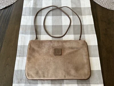 全新 复古 ANNE KLEIN 适用于 Calderon 棕褐色麂皮绒手拿包 — 第 1/4 张图片