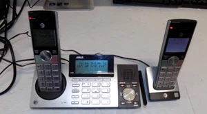 Teléfonos inalámbricos AT&T con sistema de contestador modelo CL83215 - Imagen 1 de 1