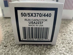Condensador de funcionamiento del motor AmRad 50 + 5 uF MFD x 370/440 VAC USA2237 - Hecho en EE. UU. - Imagen 1 de 4