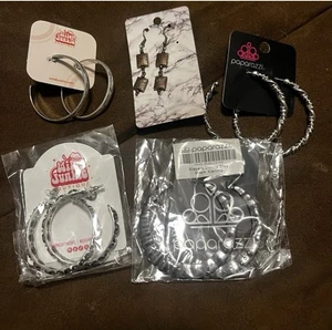 Women Earrings - Picture 1 of 6