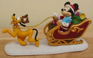 Disney Christmas Holiday Village Set 6" Mickey Mouse and Pluto Figure Costco - Imagen 1 de 3