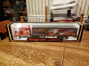 Snap-On Crown Premiums 1:43 Die-Cast Freightliner Replica Bank - America - Picture 1 of 7