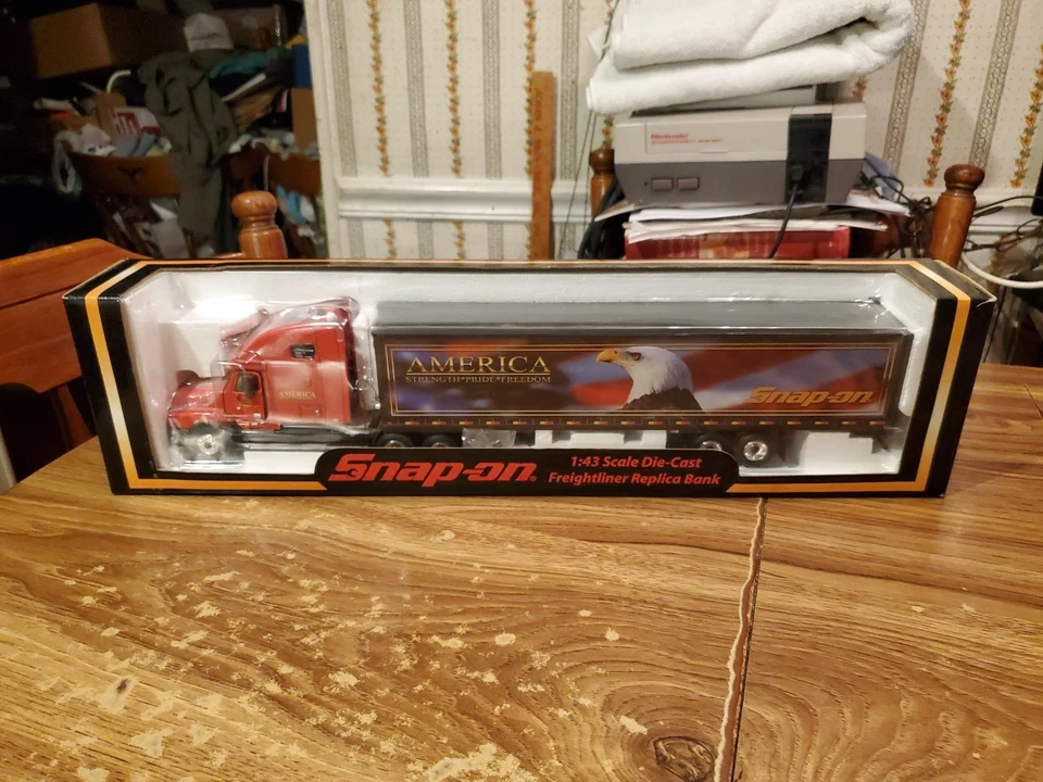 Snap-On Crown Premiums 1:43 Die-Cast Freightliner Replica Bank - America - Image 1 of 4
