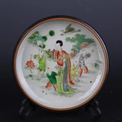 Espejo de porcelana de colores antiguos de China esmalte negro mujer niño fregado de agua Foto 1 de 4