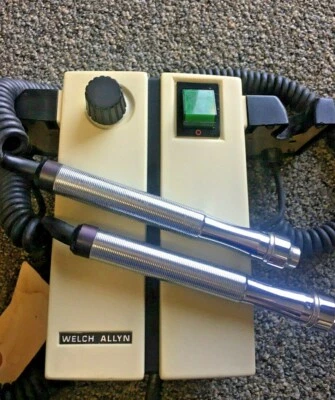 Transformador de pared Welch Allyn serie 74910 con 2 asas, sin cabezales Foto 1 de 3