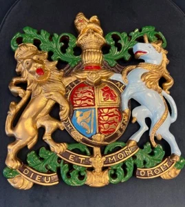 Royal Coat of Arms Cast Metal Sign Plaque Royal Crest Wall Hanger discounted - Picture 1 of 11
