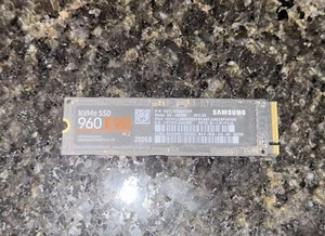 Samsung SSD 960 EVO NVMe M.2 250GB - Picture 1 of 2