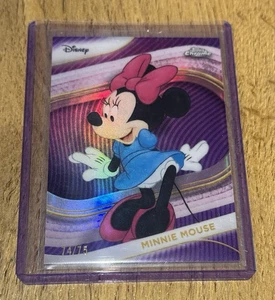 2025 Topps Chrome Disney Minnie Mouse Purple  Refractor /75 - Bild 1 von 2