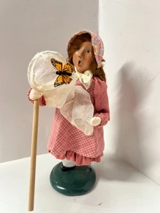 Byers Choice Colonial Country Spring Girl Butterfly Net Bonnet The Carolers - Picture 1 of 7