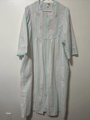 Vintage Miss Elaine Housedress Women Large Seersucker Embroidery Lightweight  - Image 1 of 4