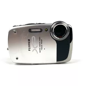 Fujifilm FinePix XP20 Silver Digital Camera 14MP Water Shock Dust Freeze Proof - Picture 1 of 11