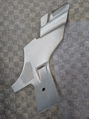 Panel de altavoz/trasero derecho gris DeLorean Foto 1 de 4