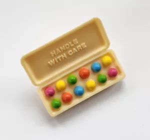 Hallmark PIN Easter Vintage CARTON of EGGS Colored 1981 Holiday Brooch - Picture 1 of 3