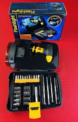 ¡Nuevo! Kit de herramientas y linterna en uno 11 brocas de controlador/9 enchufes/mini controlador Goodwrench Foto 1 de 3