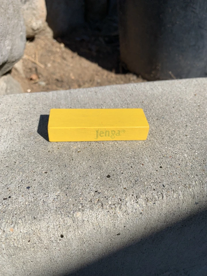 SINGLE REPLACEMENT WOOD BLOCK - 1995 JENGA Throw ‘N Go - Original Piece - YELLOW - Image 1 of 1