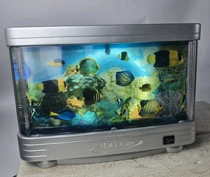 Vintage Living Aquarium Rotating Motion Night Light Moving Ocean Lamp Fish - Picture 1 of 13