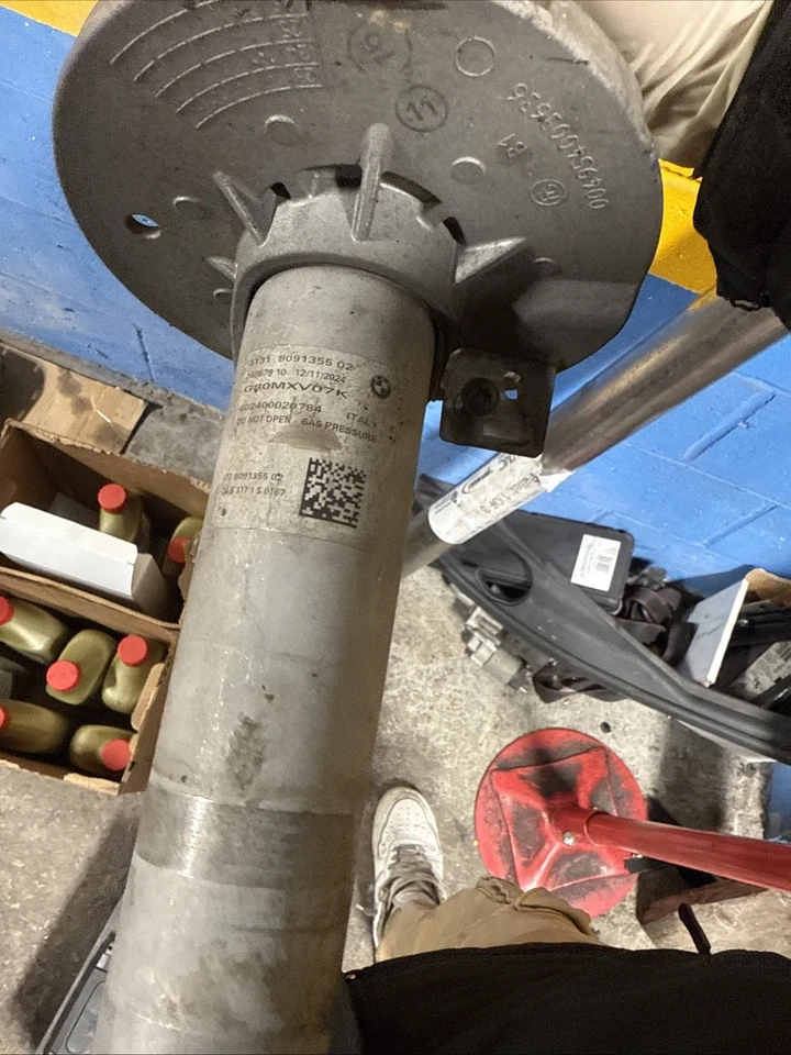 BMW M3 G80 M4 M2 2021-2025 freno de amortiguador delantero izquierdo o derecho 10 k millas fabricante de equipos originales Foto 1 de 3