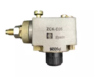 4 Stück x TELEMECANIQUE ZCKE05 ZCKE67 ZCKE61 ZCKE06 POSITIONSSCHALTER - Bild 1 von 5