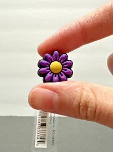 Crocs Jibbitz Charm Purple Daisy Rare - New NWT Flower - Picture 1 of 4