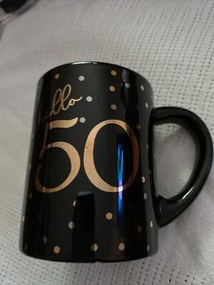 Taza de té café feliz cumpleaños Hola 50 años, oro brillante de Grasslands Foto 1 de 4