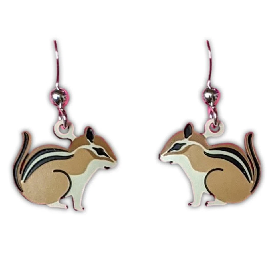 Pendientes hipoalergénicos CHIPMUNK, enchapados en plata de ley, de Sienna Sky Foto 1 de 1