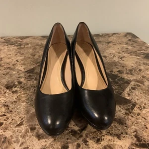 Zapatos de tacón de plataforma sin cordones Cole Haan Air Chelsea Pump para mujer 8,5 B negros patente - Imagen 1 de 8