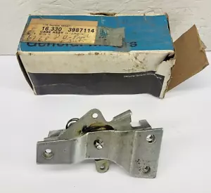 1967 1977 Chevrolet GMC Panel Suburban Gvan Rear Door Latch Remote 3987114 - Picture 1 of 4