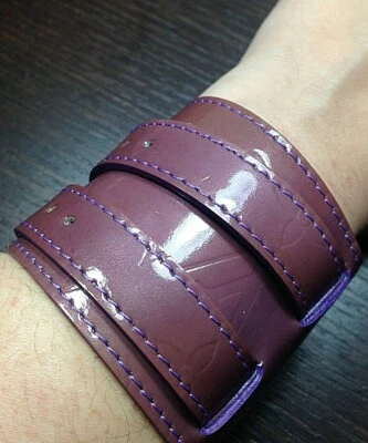 Pulsera Louis Vuitton Charlton Vernis brazalete envolvente llamativo Foto 1 de 4