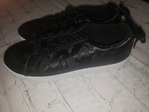 NWT Ardene Women's Black Camo Lace Up Sneakers Size 7 - Picture 1 of 5
