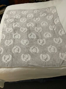 NIP VICTORIA'S SECRET PINK SHERPA BLANKET 50 X 60 GREY  - Picture 1 of 5