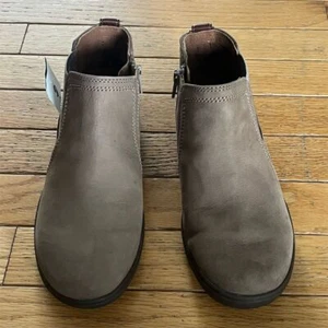 Women's Ankle Booties Taupe Leather Side Zip Casual Size 6.5 - Picture 1 of 7