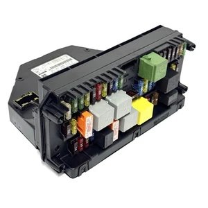 W204 Mercedes 10-20 C250 E350 SLK350 Front SAM Module Relay Fuse Box OEM 26K - Picture 1 of 9