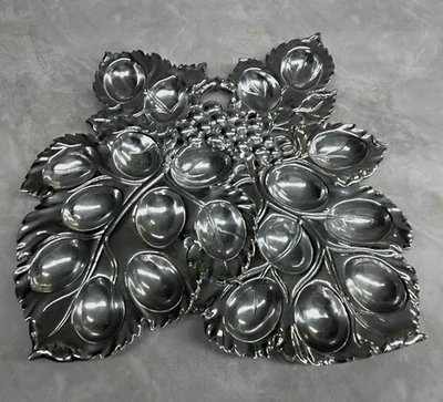 Bandeja para servir suporte de ovos Arthur Court 2004 alumínio motivo uva 20 desviados - Imagem 1 de 4