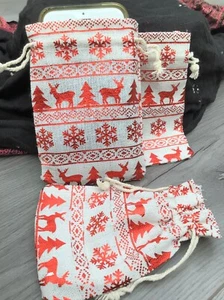 Weihnachtsgeschenktüten rot Weihnachtsmotive Baumwolle Kordelzug Packung 2,5 oder 10 14 x 10 cm - Bild 1 von 2