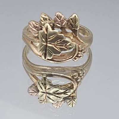 VTG Landstroms Black Hills Gold Tri-Color Leaf Grapevine Openwork Pinky Ring Sz3 - Image 1 of 4