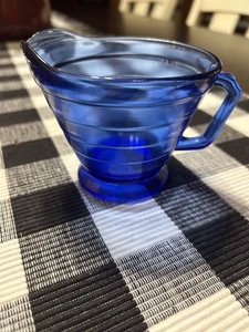 MODERNTONE KOBALTBLAU SAHNEKÄNNCHEN ~ Hazel Atlas Depression Glas - Bild 1 von 3