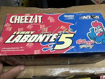 Terry Labonte #5, 2002 Monte Carlo Club Car Bank. Kellogg's/Cheez-It. Action - Image 1 of 4