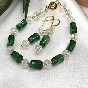 REIMAGINED grün Glas und Kristall Perlen Armband Ohrring Set - Bild 1 von 6