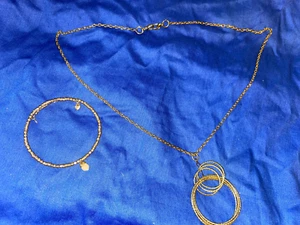 ^GOLD TONED NECKLACE 28 IN LONG  & BRACELET  says KEEP COLLECTIVE & STONE ?  NNT - Picture 1 of 6