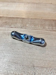 NUEVA REPRODUCCIÓN MOPAR 1963-76 NEUMÁTICO DE REPUESTO SUJECIÓN TUERCA DE MARIPOSA ¡BONITO!! - Imagen 1 de 2