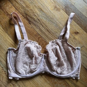 Wacoal Fire and Lace Scallop-Trim Underwire Bra #851252 Taupe Size 36DDD - Picture 1 of 3